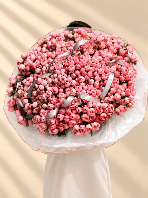 Букет "Bloom Royale" — «Bloom Royale» — нежный букет из 125 роз.